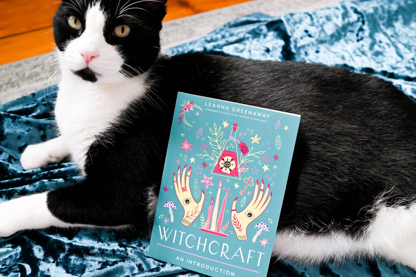 Witchcraft: A Plain & Simple Guide to Spells, Rituals & More
